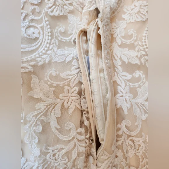 Allure Bridals 9123. Elegant Cream Lace Wedding Dress. Sz 12 - Picture 3 of 7